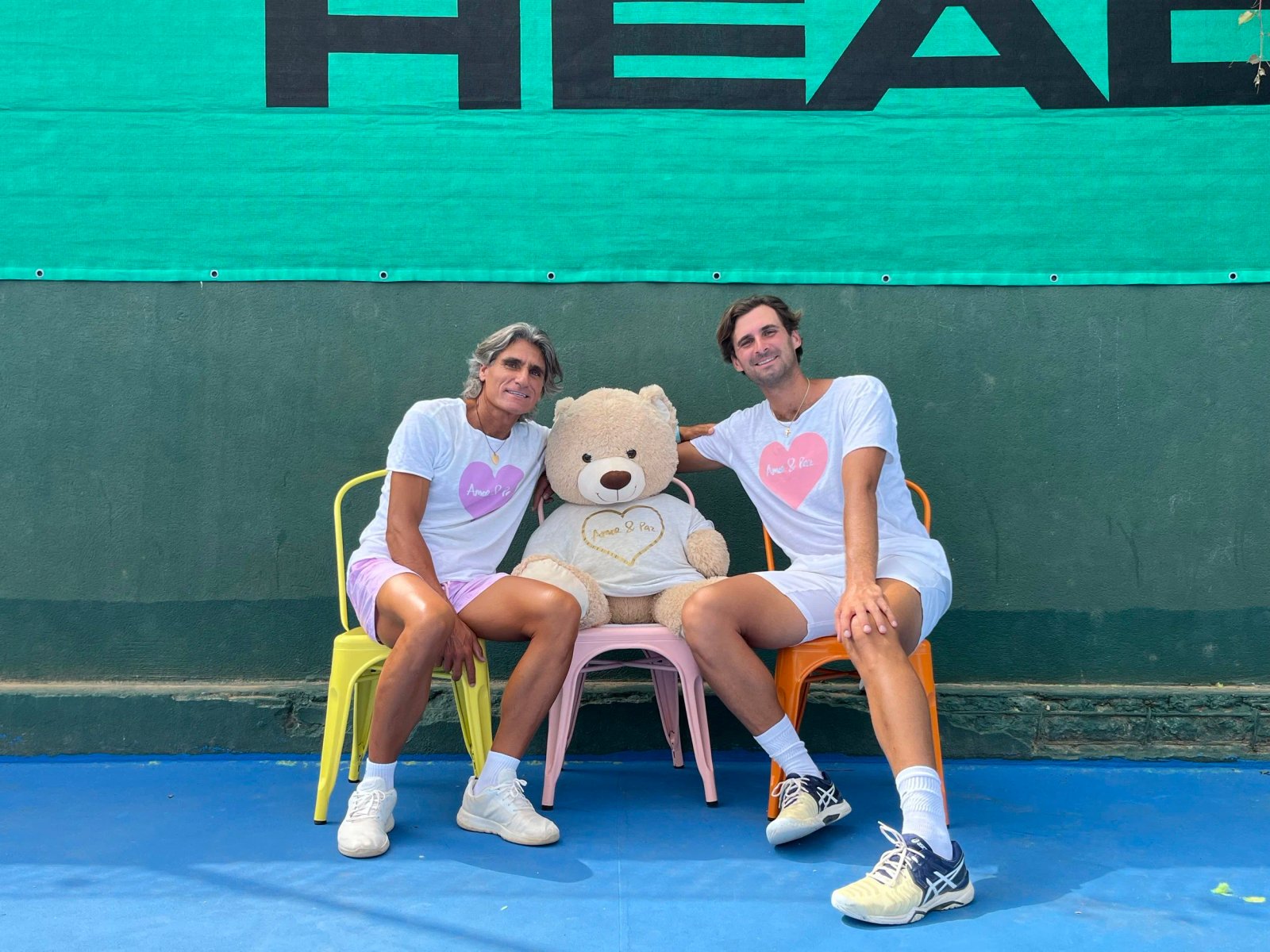 Pepe Imaz y su equipo en pista de tenis